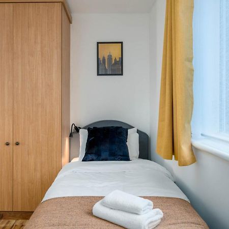 2 Bedroom Flat Near London Excel Exterior foto