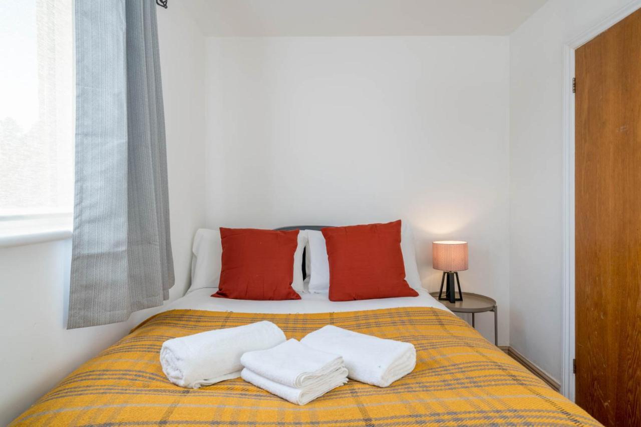 2 Bedroom Flat Near London Excel Exterior foto