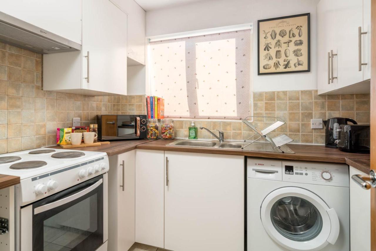 2 Bedroom Flat Near London Excel Exterior foto